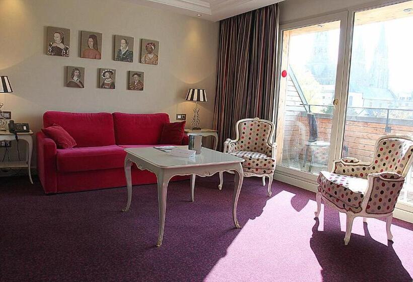 سوییت, Villa Lara