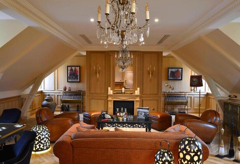 سوئیت پرزیدنت, Villa Lara