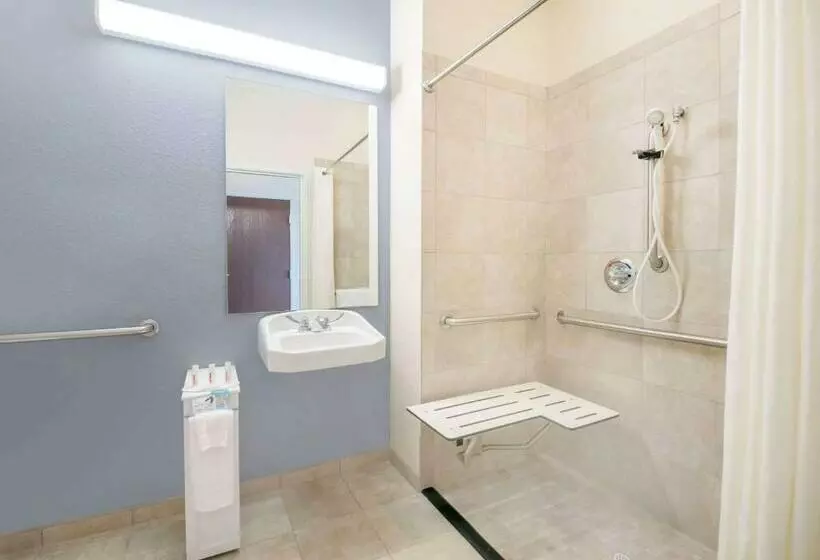 身障者適用スタンダードルーム, Microtel Inn & Suites By Wyndham Stanley