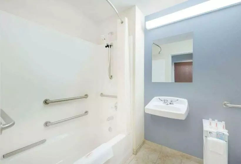 身障者適用スタンダードルーム, Microtel Inn & Suites By Wyndham Stanley