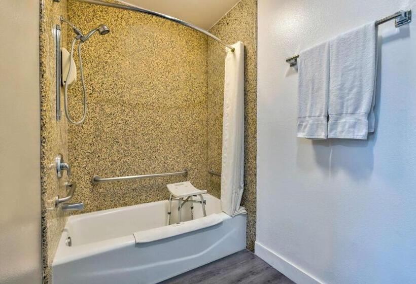 חדר סטנדרט מותאם לאדם עם מוגבלויות, Motel 6 South Gate CA