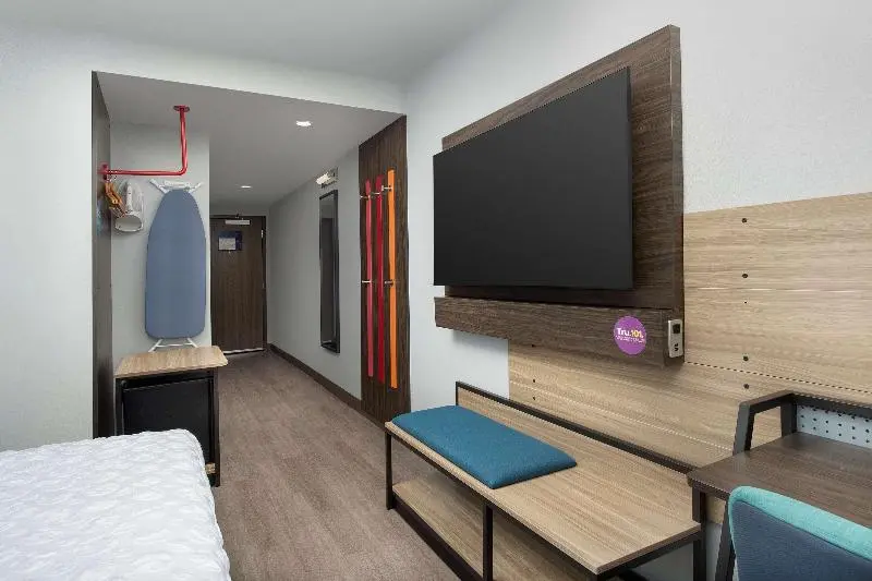 اتاق استاندارد با تخت بزرگ, Tru By Hilton Miami Airport South Blue Lagoon, Fl