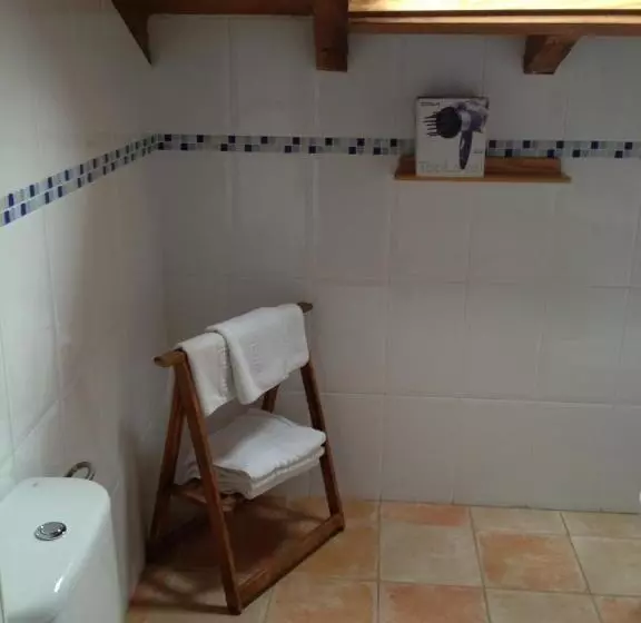 اتاق استاندارد سه نفره, Hosteria San Emeterio