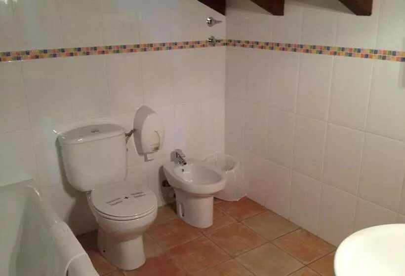اتاق استاندارد چهار تخته, Hosteria San Emeterio