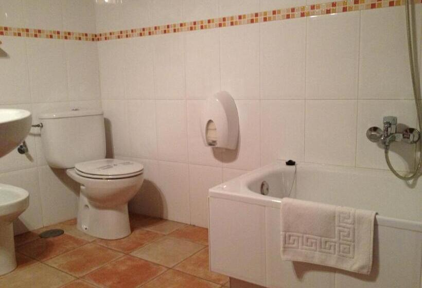 四人标准间, Hosteria San Emeterio