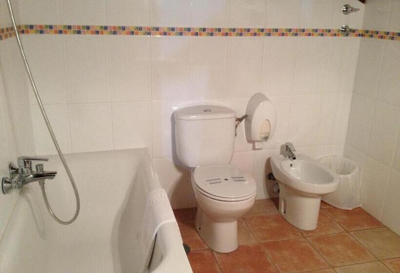 标准三人间, Hosteria San Emeterio