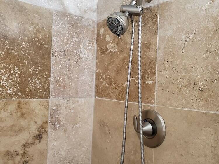 إستوديو قياسى, Captain Pip's Marina & Hideaway