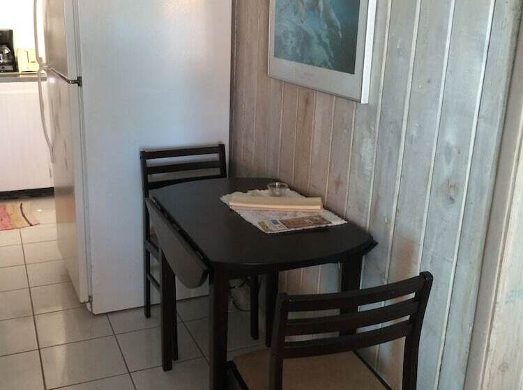 إستوديو قياسى, Captain Pip's Marina & Hideaway