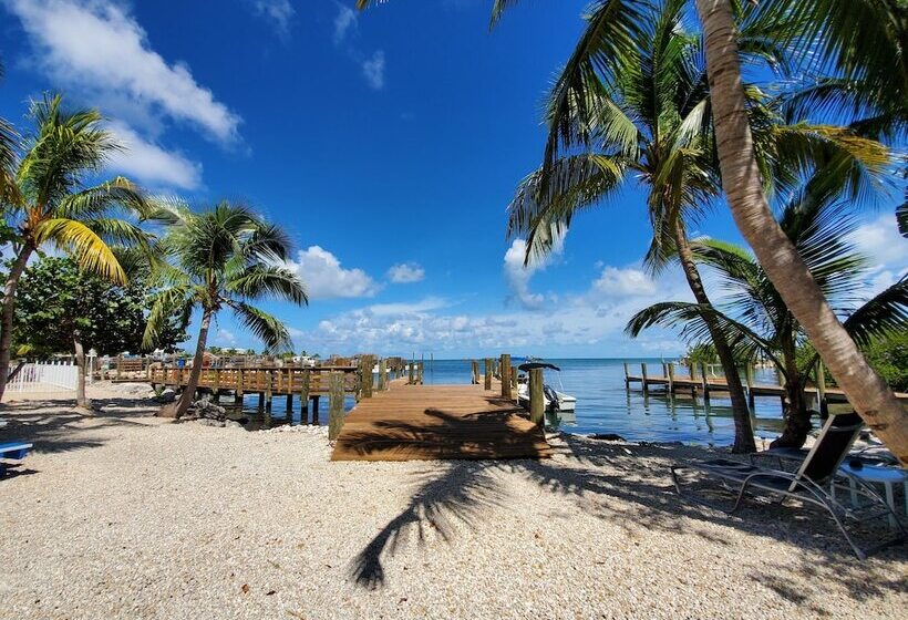 غرفه قياسيه سريرين مزدوجين, Captain Pip's Marina & Hideaway