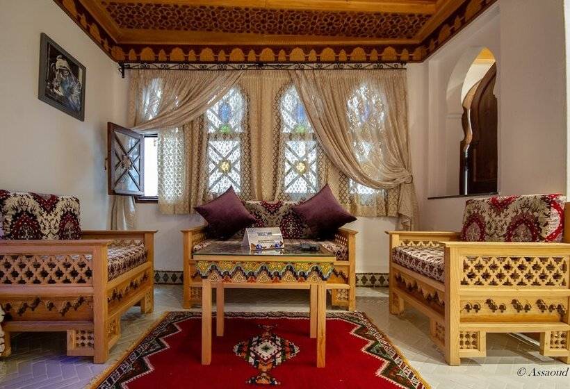 חדר סופריור לשלושה, Dar Mounir