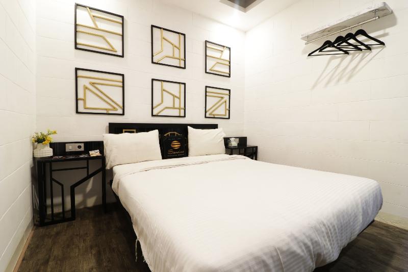 سوییت, Holiday Inn Express & Suites San Antonio Frost Bank Center, An Ihg