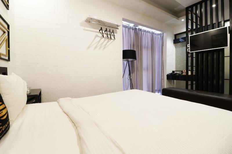 سوییت, Holiday Inn Express & Suites San Antonio Frost Bank Center, An Ihg