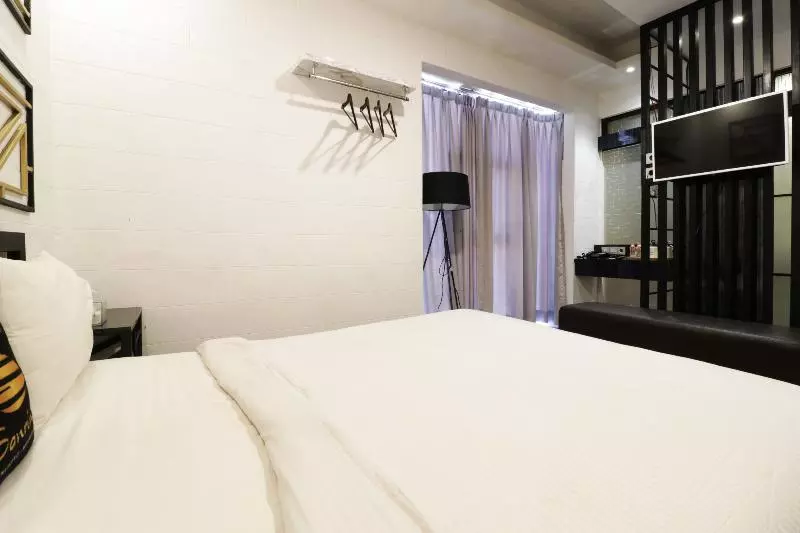 スイート, Holiday Inn Express & Suites San Antonio Frost Bank Center, An Ihg