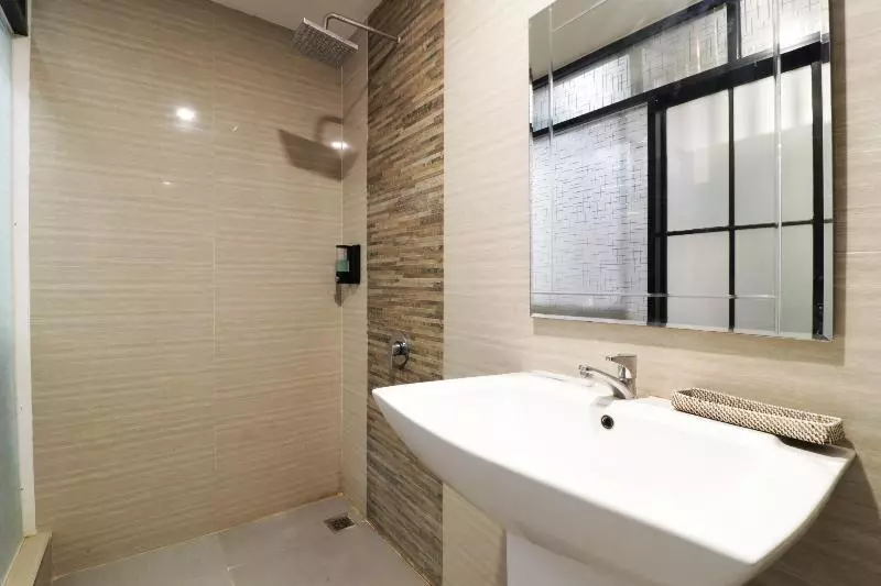 スイート, Holiday Inn Express & Suites San Antonio Frost Bank Center, An Ihg