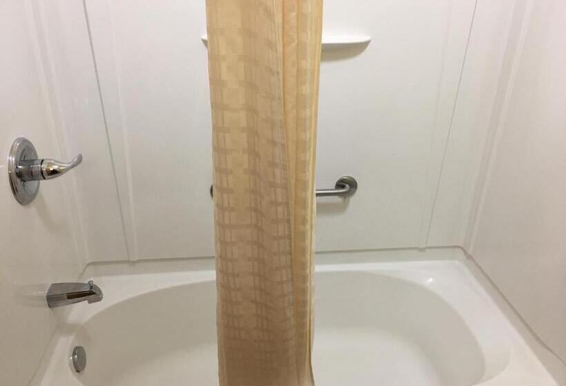 غرفة قياسية سرير كينج, Hometown Innsoddy Daisy