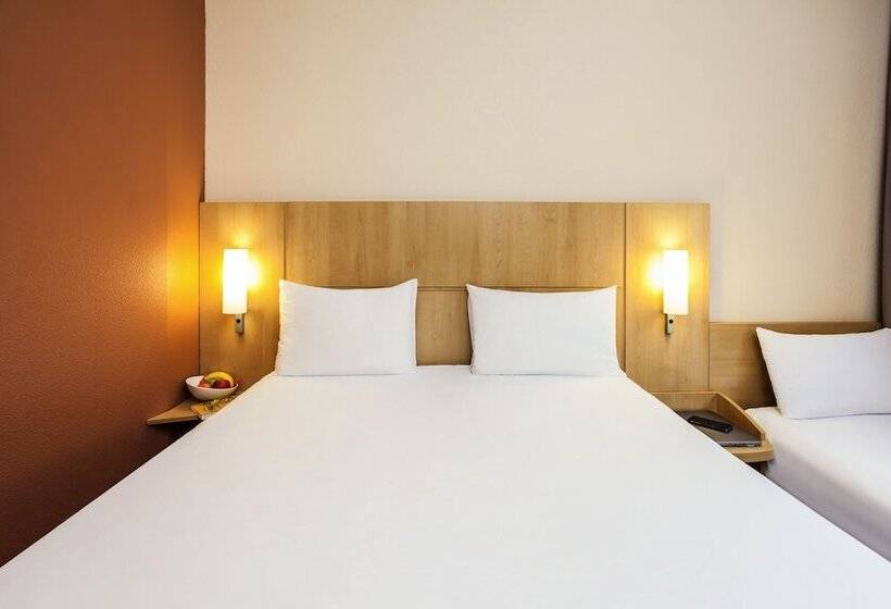 标准三人间, Ibis Girona