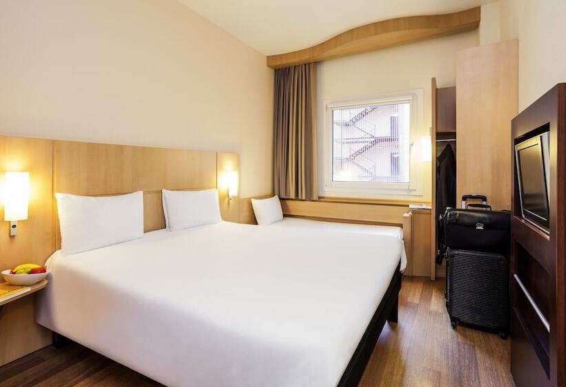 标准三人间, Ibis Girona