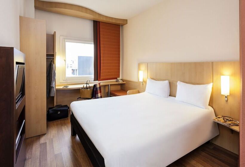 标准三人间, Ibis Girona