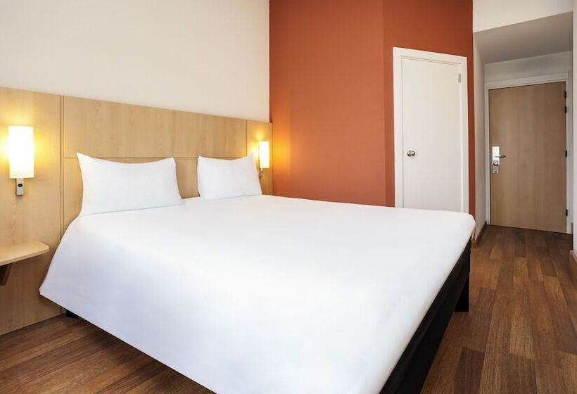 اتاق استاندارد سه نفره, Ibis Girona