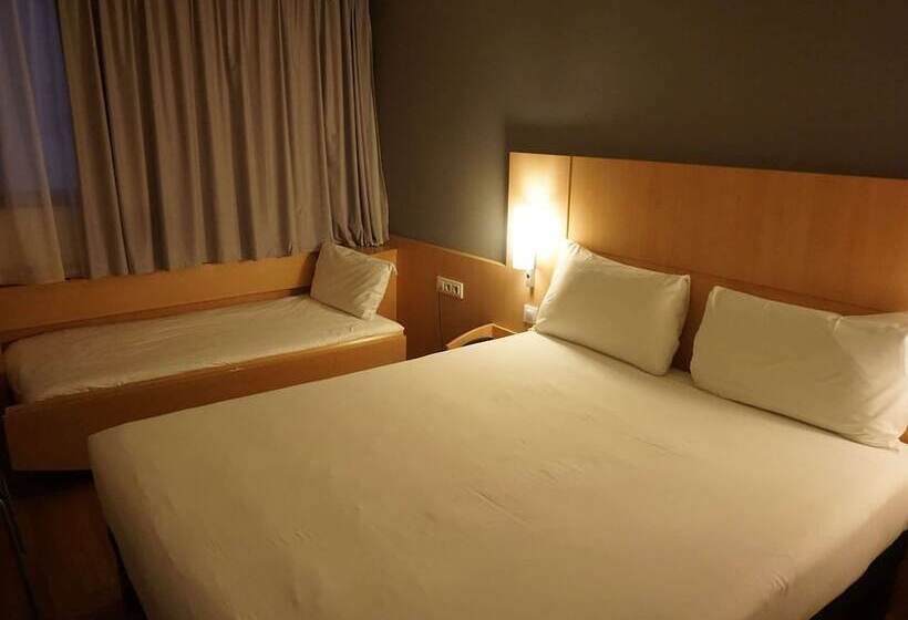 标准三人间, Ibis Girona