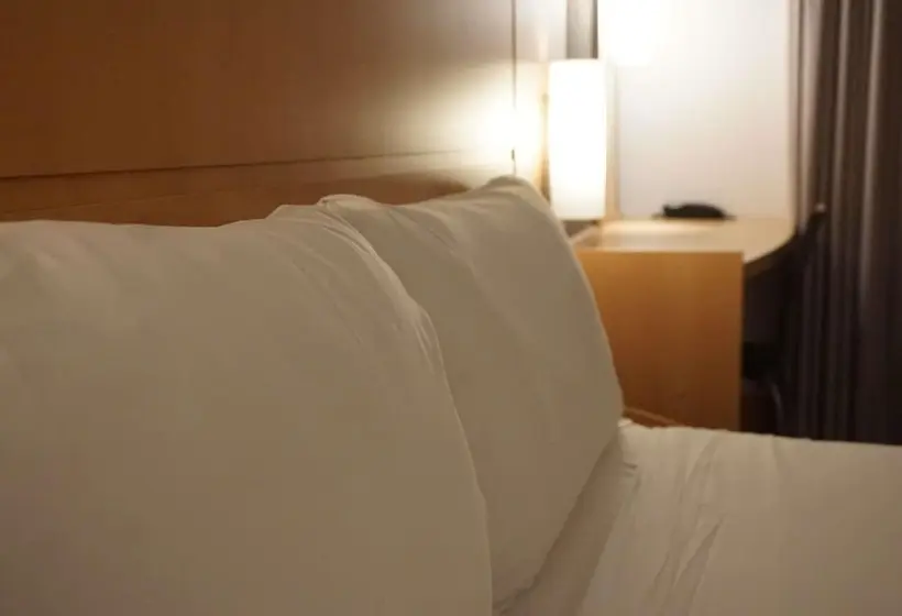 اتاق استاندارد سه نفره, Ibis Girona