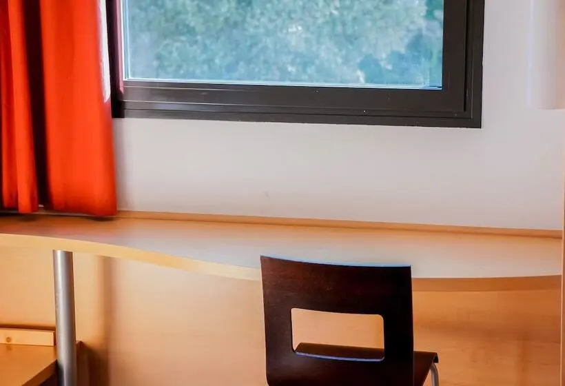 اتاق استاندارد سه نفره, Ibis Girona