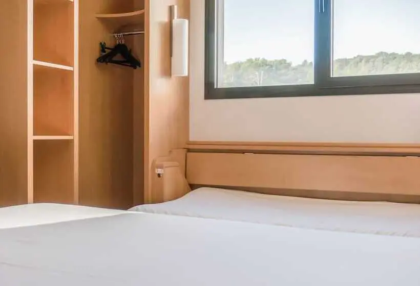 اتاق استاندارد سه نفره, Ibis Girona