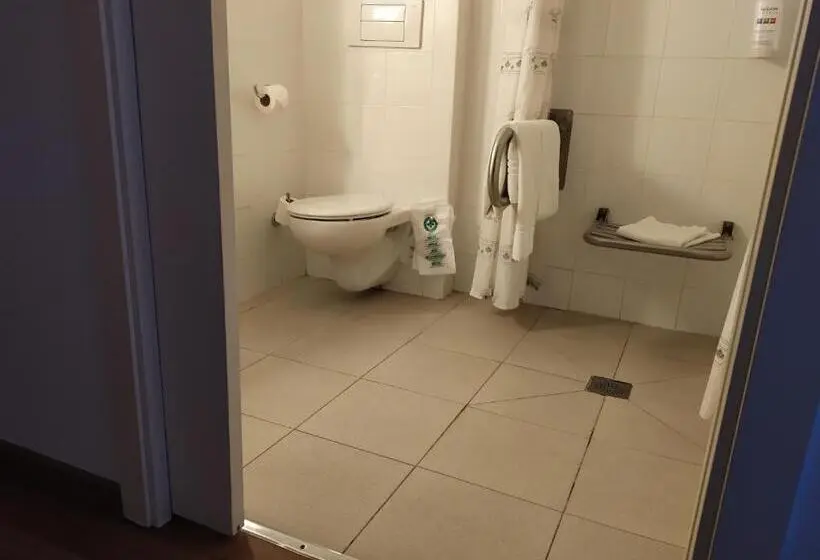 اتاق استاندارد برای معلولان, Ibis Girona