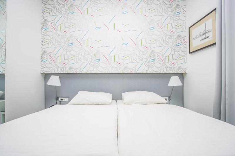 חדר סטנדרט, Jona