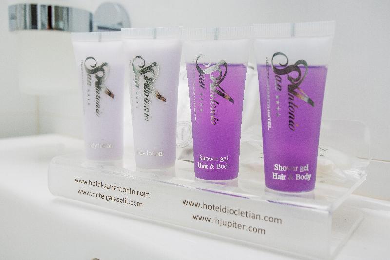 חדר סטנדרט, Jona