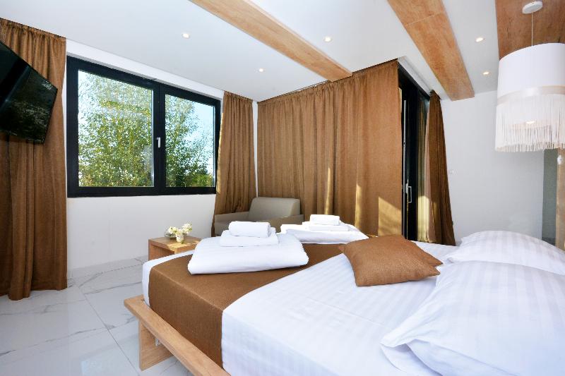 חדר קומפורט, Jona