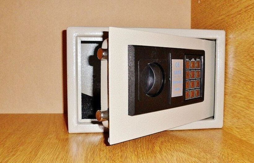 اتاق استاندارد سه نفره, Juramento De Lealtad Townhouse