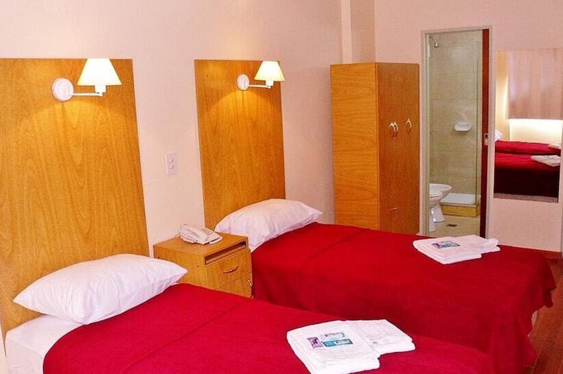 اتاق استاندارد سه نفره, Juramento De Lealtad Townhouse