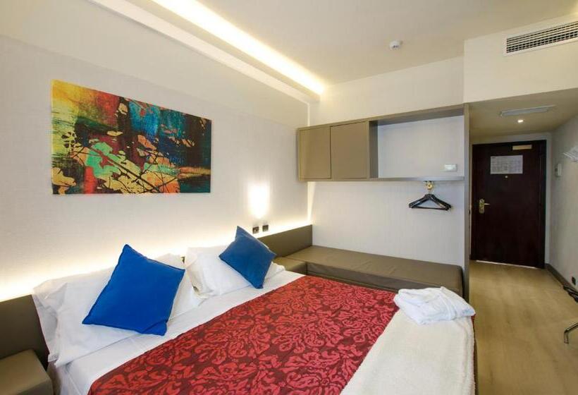 חדר סטנדרט, The Gate