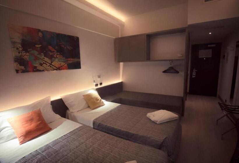 חדר אקונומי יחיד, The Gate