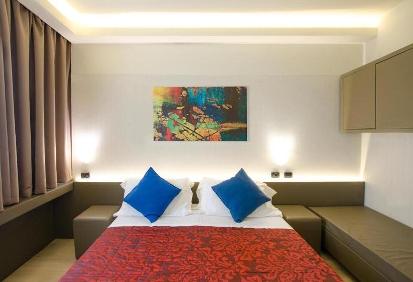 חדר אקונומי יחיד, The Gate