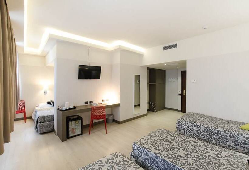 חדר סטנדרט לארבעה, The Gate