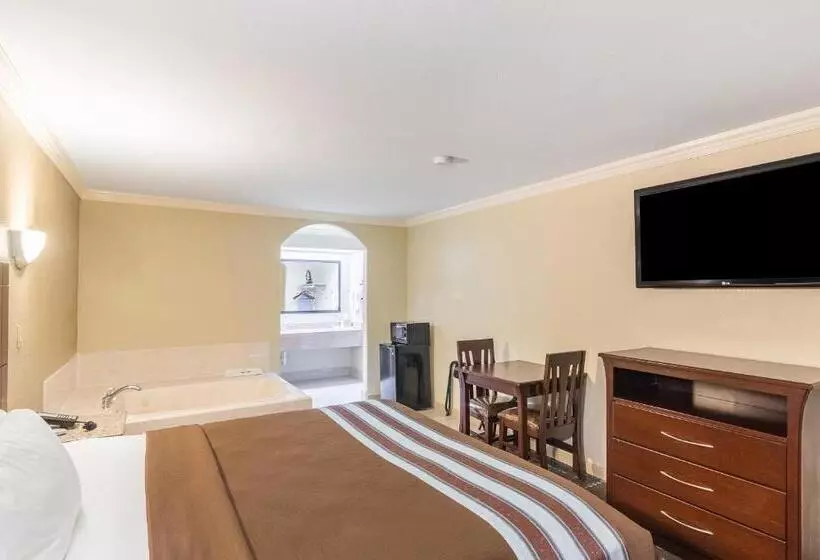 キングサイズベッドのスイートルーム, Americas Best Value Inn I 45 / Loop 610