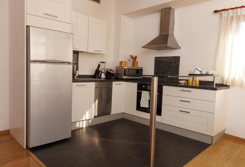 سوییت جونیور, Sybaris Suites & Residences