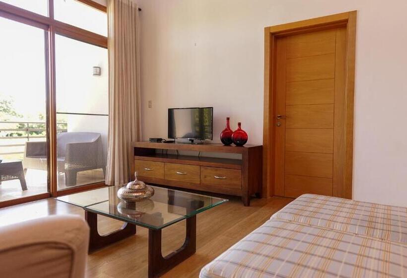 سوییت خانوادگی, Sybaris Suites & Residences