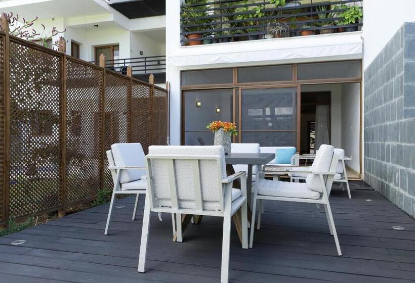 سوئیت جونیور پریمیوم, Sybaris Suites & Residences