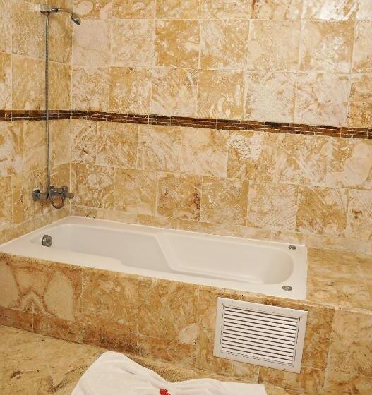 سوئیت پنت هاوس, Sybaris Suites & Residences