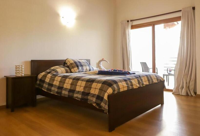 سوئیت پنت هاوس, Sybaris Suites & Residences