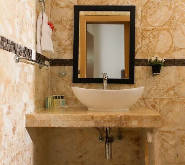 سوییت جونیور, Sybaris Suites & Residences