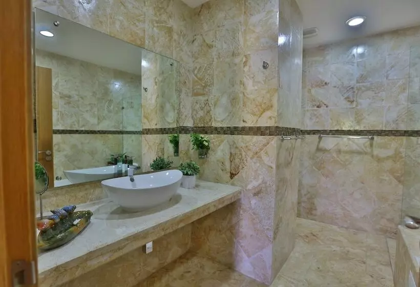 سوییت جونیور, Sybaris Suites & Residences