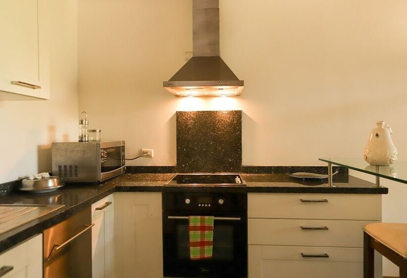 سوییت جونیور, Sybaris Suites & Residences