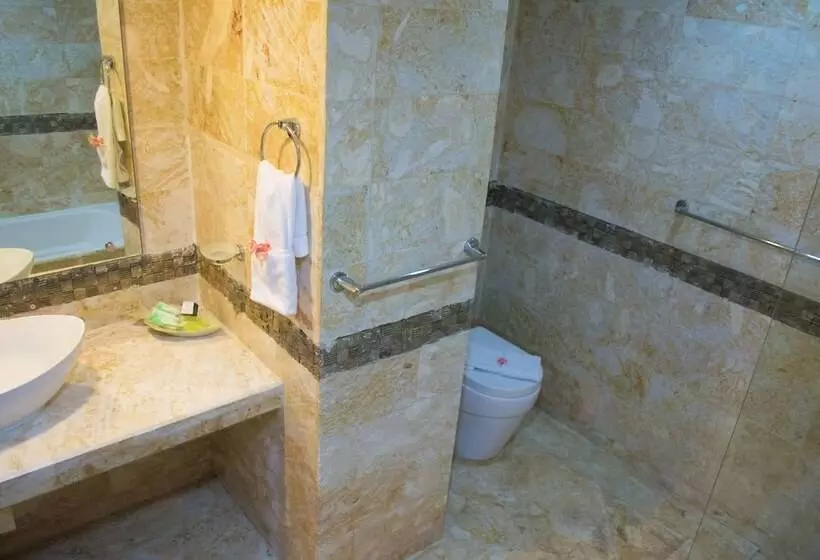 سوئیت سینیور, Sybaris Suites & Residences