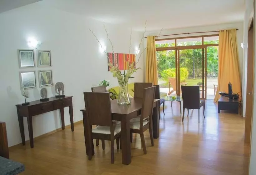 سوئیت سینیور, Sybaris Suites & Residences