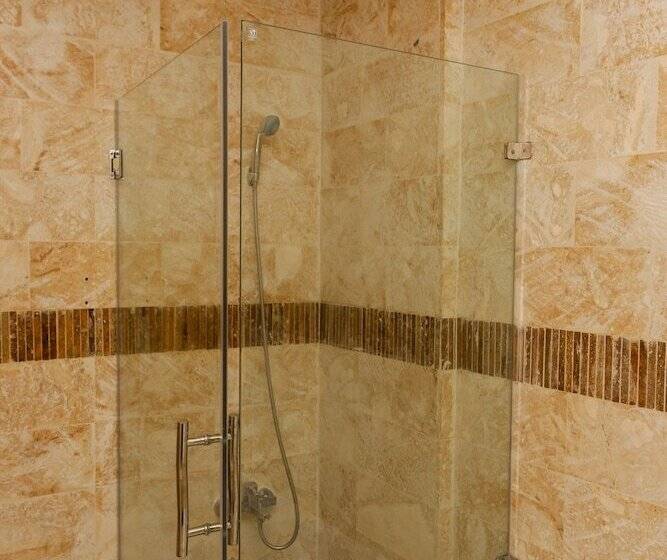 سوییت خانوادگی, Sybaris Suites & Residences