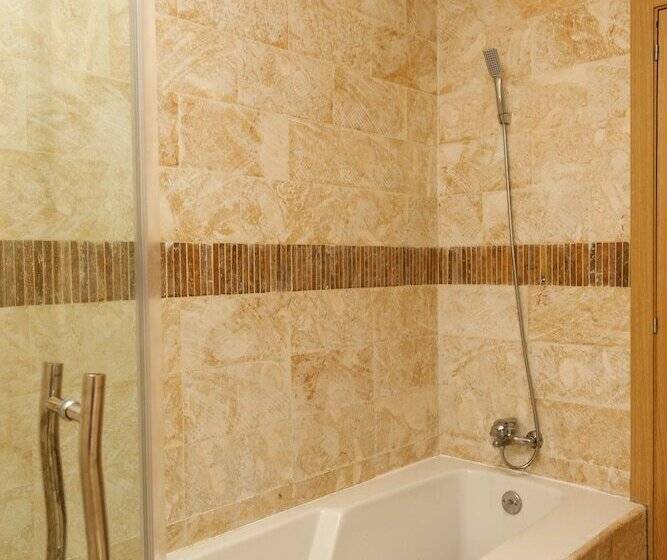 سوییت خانوادگی, Sybaris Suites & Residences